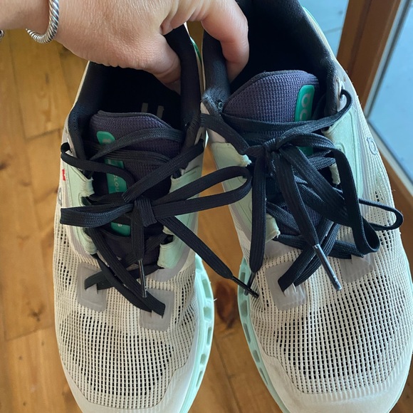 On Running Sneakers - Gray and Green - Picture 4 of 5